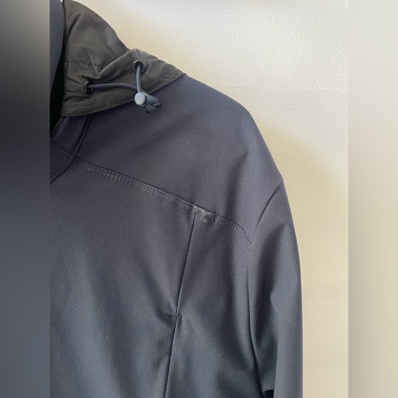 Men’s navy lululemon jacket - Picture 2 of 3